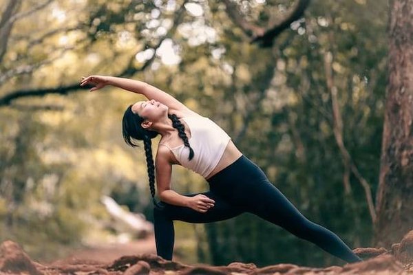  Comment pratiquer le yoga avec son enfant à la maison ?