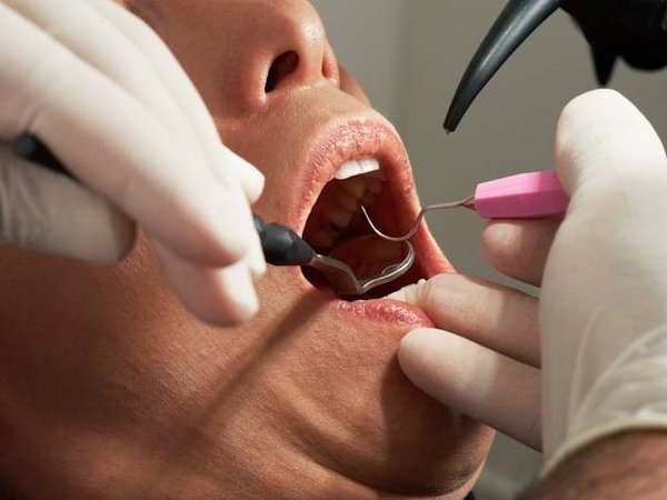 Opportunités et Perspectives de Carrière: Zoom sur les Emplois de Dentiste